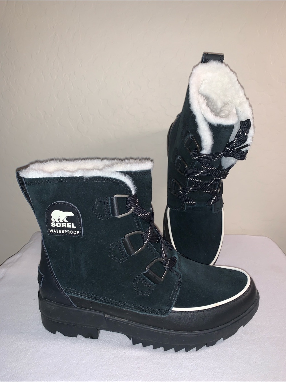 SOREL BRAND NEW SIZE 10 TIVOLI IV WATERPROOF SUEDE & LEATHER BOOTS
